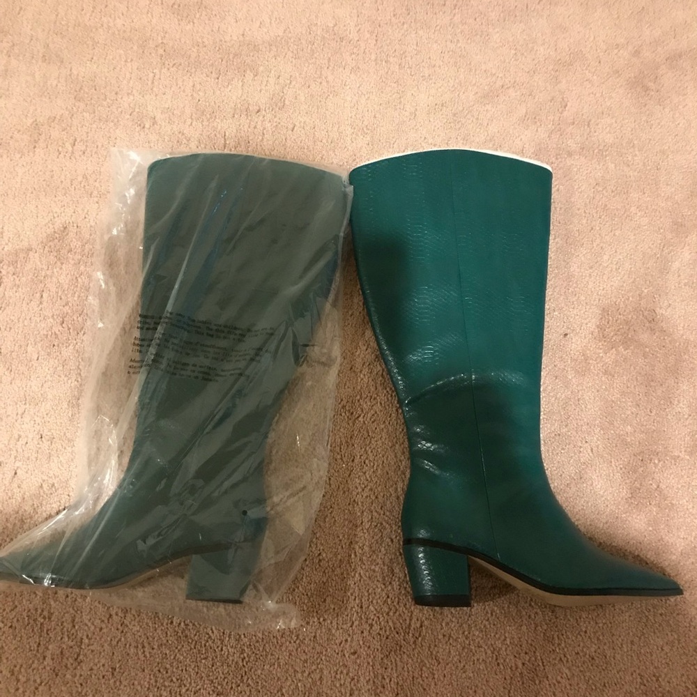 Elegant Green Knee Women's Boots, for wide leg, calf’s. Brand new never worn